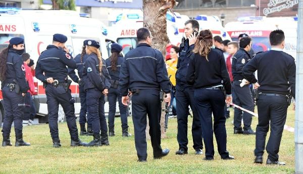İzmir'de patlama '2 şehit' 12