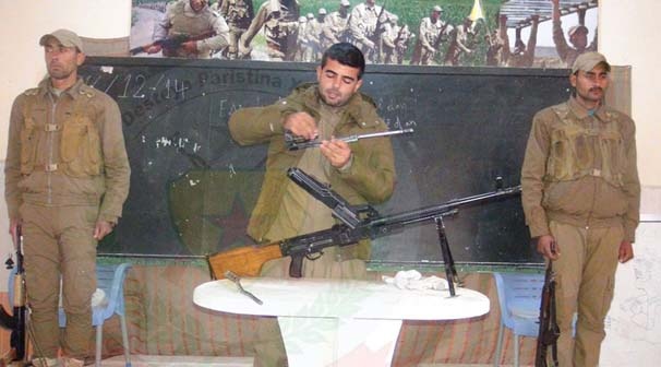 Müttefik ABD YPG'li teröristleri eğittiği yeni görüntüler 2