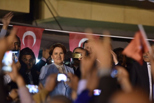 Akşener'in Halk Tv programı, hiç görmediğiniz fotograflar 1