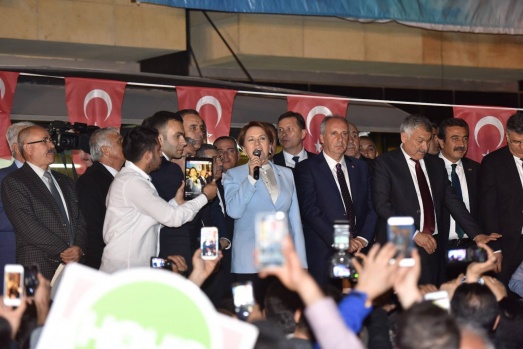Akşener'in Halk Tv programı, hiç görmediğiniz fotograflar 15
