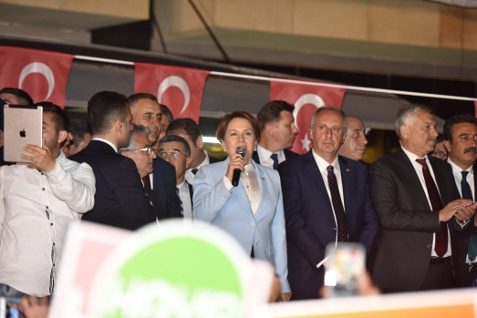 Akşener'in Halk Tv programı, hiç görmediğiniz fotograflar 16