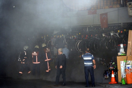Bisikletçiler Çarşısı'nda yangın 9