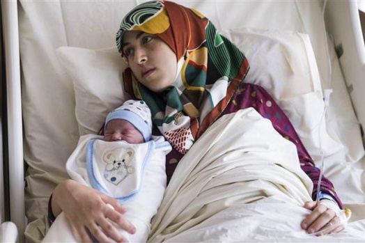 Anne-kız aynı anda doğum yaptı 3