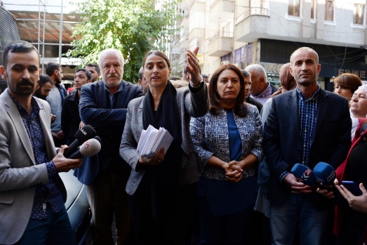 Polisten HDP’li vekile ince ayar! “Şehidimiz var, alkış ve zılgıt istemiyoruz” 6