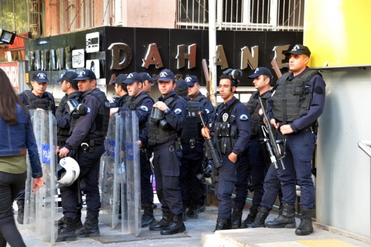 Polisten HDP’li vekile ince ayar! “Şehidimiz var, alkış ve zılgıt istemiyoruz” 8
