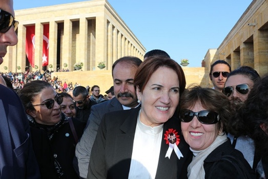 Akşener'e Anıtkabir'de  yoğun ilgi 2