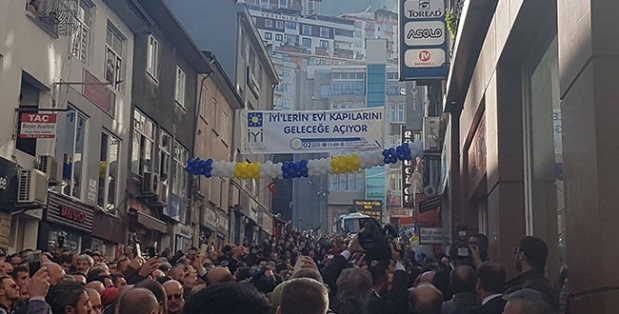 İYİ Parti Genel Başkanı Akşener, Artvin'de 2