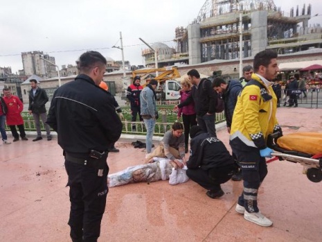 Taksim Meydanı'nda kendini yaktı 5