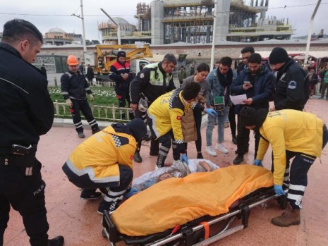 Taksim Meydanı'nda kendini yaktı 6
