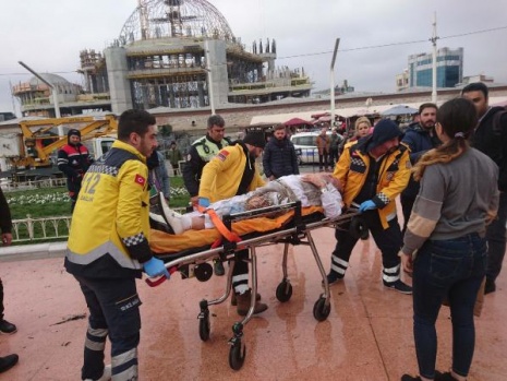 Taksim Meydanı'nda kendini yaktı 4