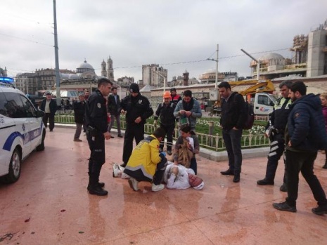 Taksim Meydanı'nda kendini yaktı 2