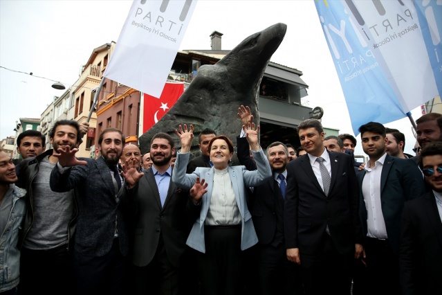 Akşener, Beşiktaş Demokrasi Meydanı'nda 12