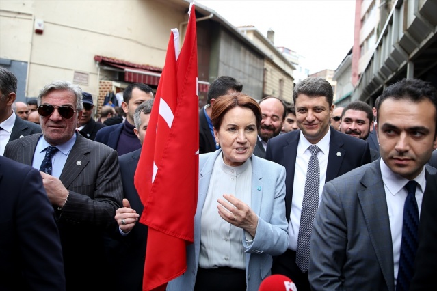 Akşener, Beşiktaş Demokrasi Meydanı'nda 13