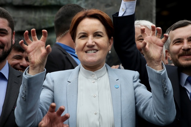 Akşener, Beşiktaş Demokrasi Meydanı'nda 1