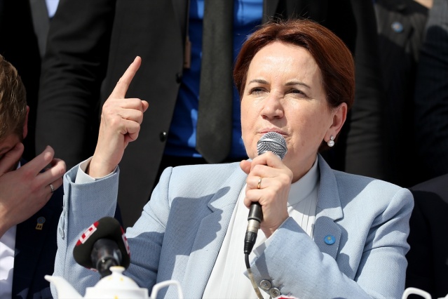 Akşener, Beşiktaş Demokrasi Meydanı'nda 6