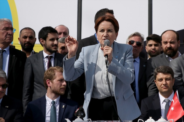 Akşener, Beşiktaş Demokrasi Meydanı'nda 8
