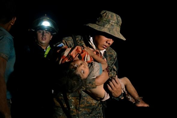 Guatemala'da büyük felaket! Yanardağ patladı: 25 ölü 15