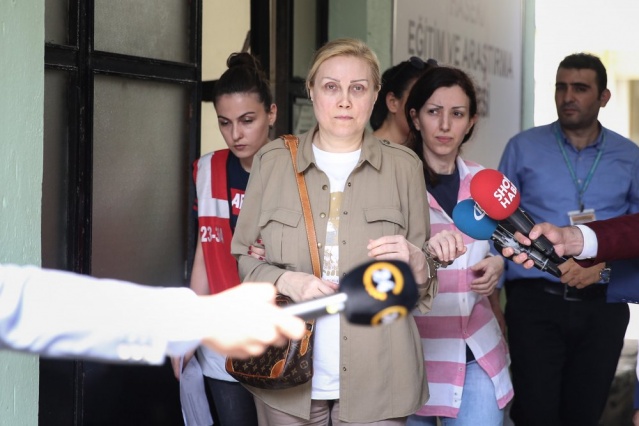 Maskeli balo bitti! İşte 'kedicikler'in polisteki halleri! 10