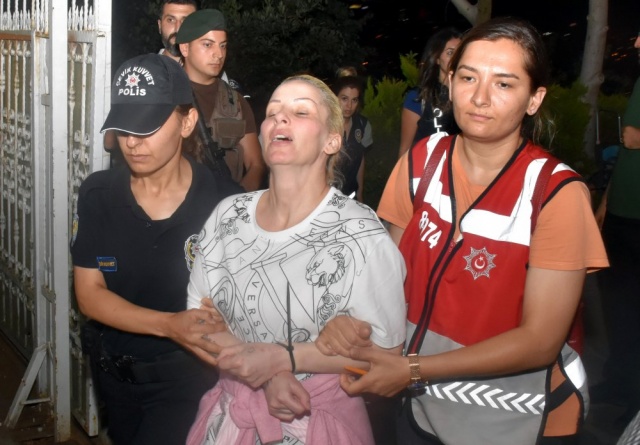 Maskeli balo bitti! İşte 'kedicikler'in polisteki halleri! 11