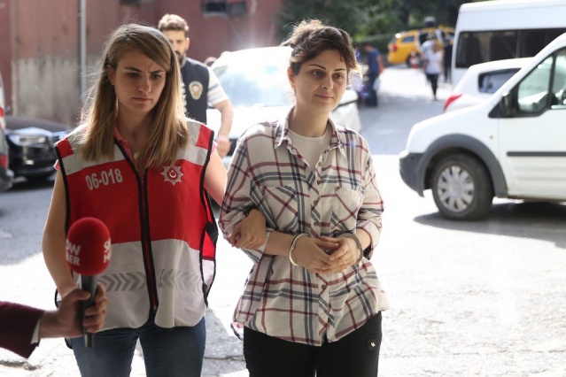 Maskeli balo bitti! İşte 'kedicikler'in polisteki halleri! 4