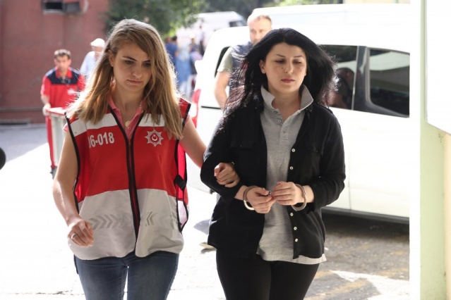 Maskeli balo bitti! İşte 'kedicikler'in polisteki halleri! 7