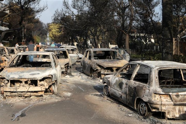 Yunanistan'daki yangın dehşeti objektiflere yansıdı 4