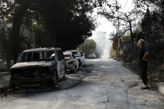 Yunanistan'daki yangın dehşeti objektiflere yansıdı 5
