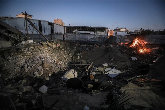 İsrail uçakları Gazze'yi bombalıyor 25