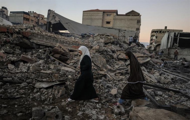 İsrail uçakları Gazze'yi bombalıyor 14