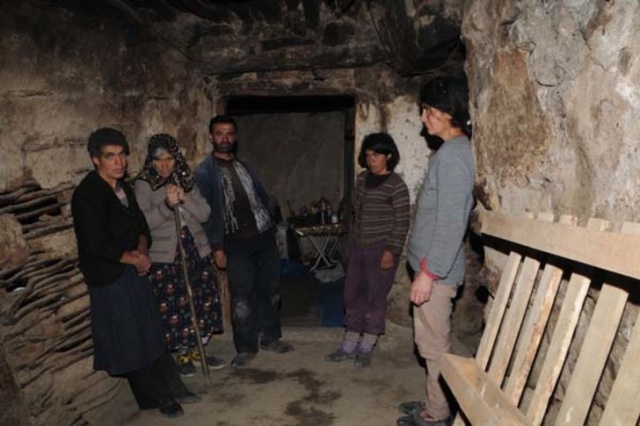 Hoşan Dağı'nda 80 yıldır mağara dönemini yaşıyorlar! İnanılacak gibi değil! 9