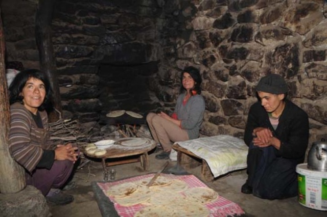 Hoşan Dağı'nda 80 yıldır mağara dönemini yaşıyorlar! İnanılacak gibi değil! 13