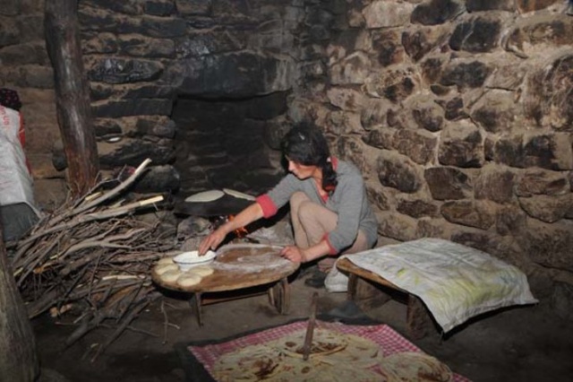 Hoşan Dağı'nda 80 yıldır mağara dönemini yaşıyorlar! İnanılacak gibi değil! 19