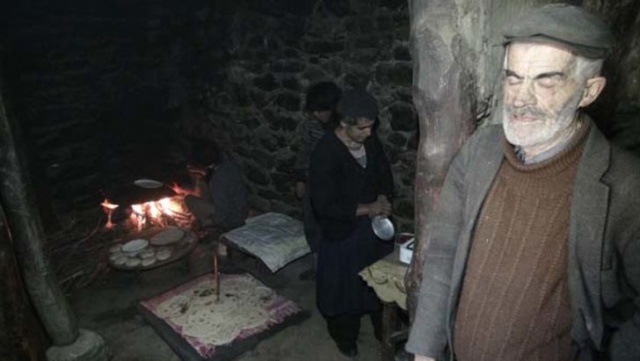 Hoşan Dağı'nda 80 yıldır mağara dönemini yaşıyorlar! İnanılacak gibi değil! 12