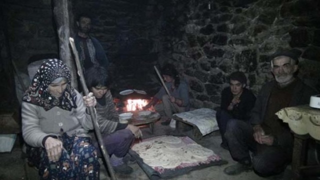 Hoşan Dağı'nda 80 yıldır mağara dönemini yaşıyorlar! İnanılacak gibi değil! 7