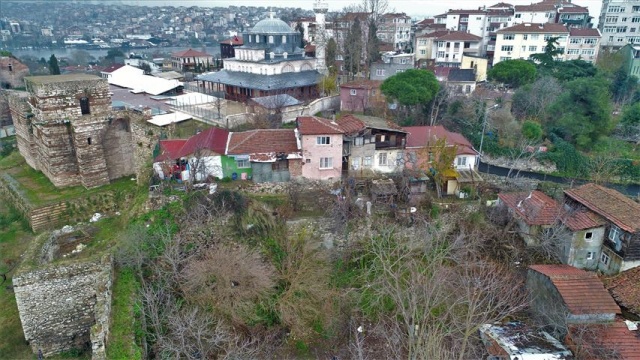 Surların üzerine gecekondu 12