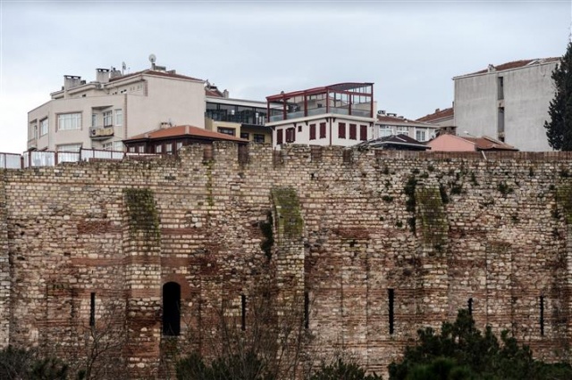 Surların üzerine gecekondu 18