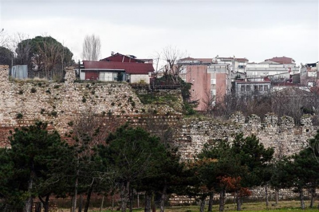 Surların üzerine gecekondu 23