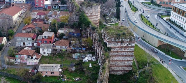 Surların üzerine gecekondu 4