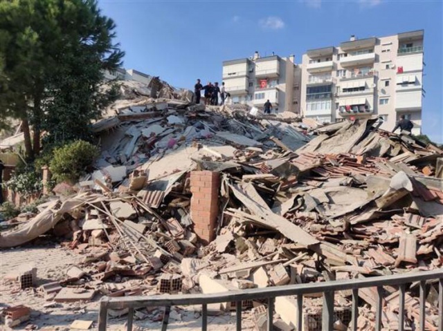 İzmir Depremi'ne ait ilk görüntüler 7