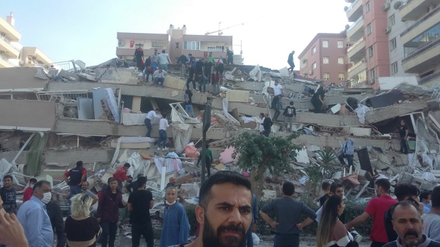 İzmir Depremi'ne ait ilk görüntüler 9