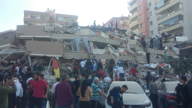 İzmir Depremi'ne ait ilk görüntüler 10