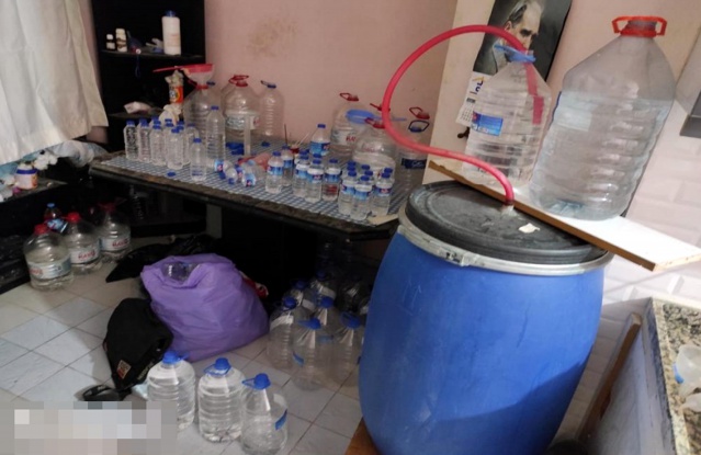 Bidon bidon kaçak içki baskını 4
