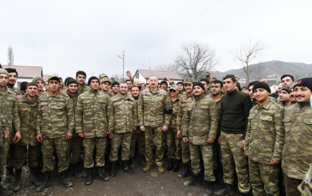 Aliyev’den zafer pozu 7