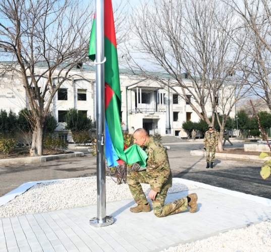 Aliyev’den zafer pozu 3