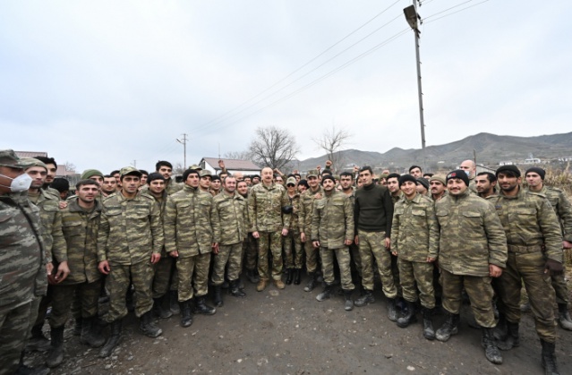 Aliyev’den zafer pozu 6