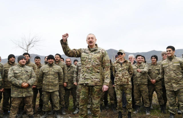Aliyev’den zafer pozu 5