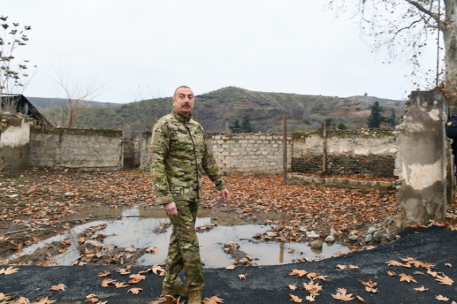 Aliyev’den zafer pozu 8