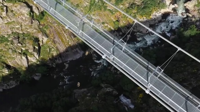Dünyanın en uzun yaya asma köprüsü Portekiz'de açıldı 5
