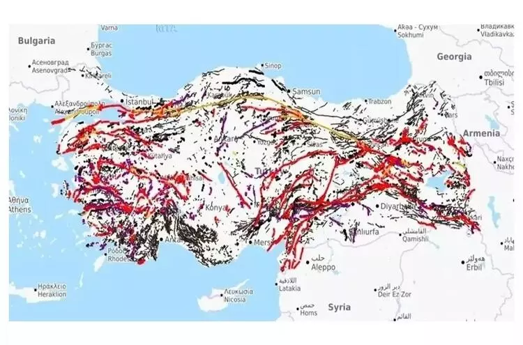 İzmir'de fay hatlarının nereden geçtiği açıklandı 1