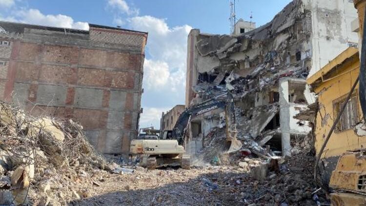 Osmaniye'de 140 bina yıkıldı, 86 enkaz kaldırıldı 5
